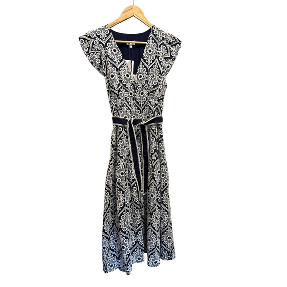 Adelyn Rae Dress Embroidered Navy Cream Cap Sleeve Medium NWT - Picture 1 of 10
